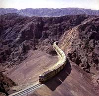 蘭新鐵路穿過火焰山